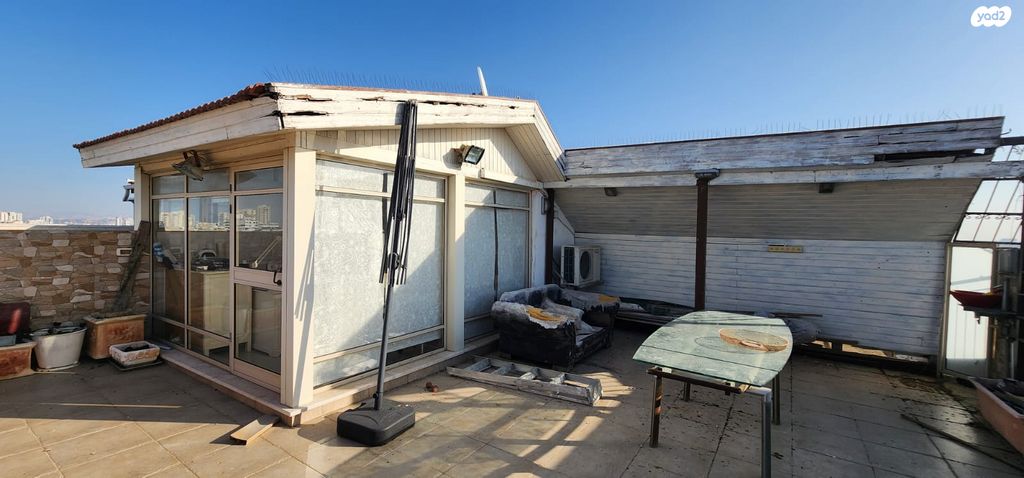 גג/ פנטהאוז, האחים אוסטשינסקי, ראשונים, ראשון לציון