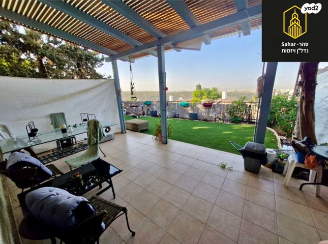 דו משפחתי, גלעד, אלפי מנשה