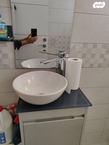 דופלקס, אדם - גבע בנימין