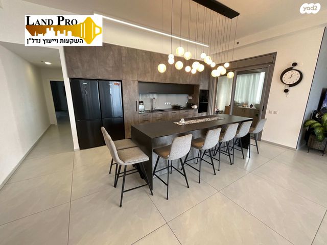 גג/ פנטהאוז, הרקפות, ראשון לציון