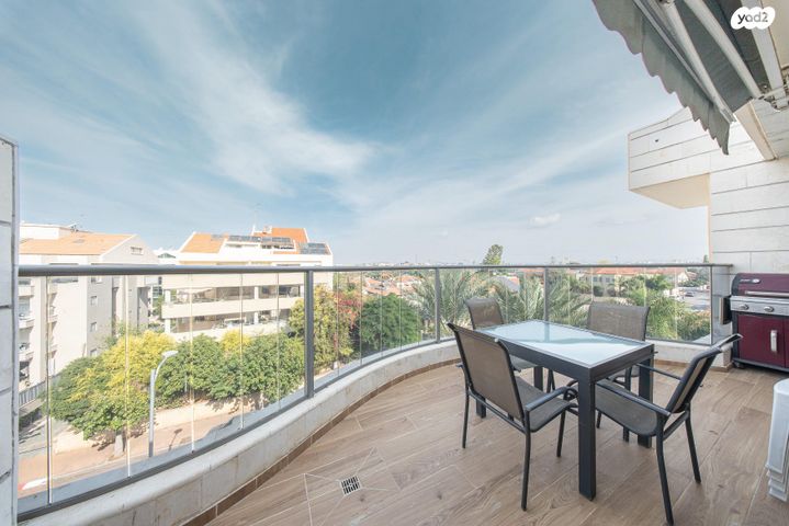 גג/ פנטהאוז, קרית הפרחים - 2005, רעננה