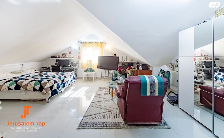 טריפלקס, פרץ ברנשטיין, רמת שרת, ירושלים