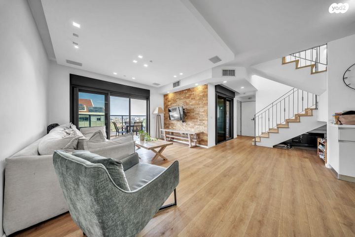 קרית הפרחים - 2005