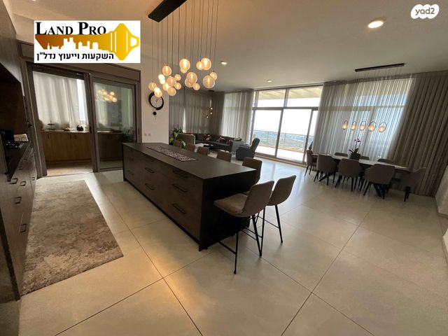 גג/ פנטהאוז, הרקפות, ראשון לציון