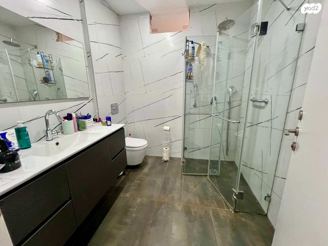 דירת גן, חוחית, אלפי מנשה