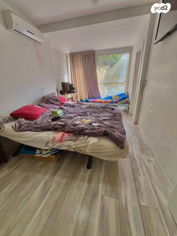 דירת גן, חוחית, אלפי מנשה