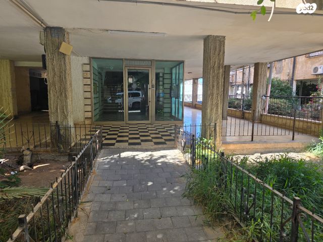 דירה, מנדלי מוכר ספרים, לב העיר, בת ים