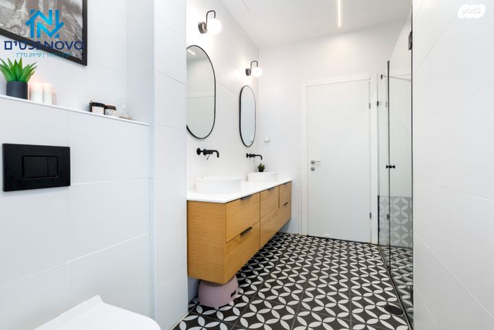 דירת גן, רחל המשוררת, יבנה