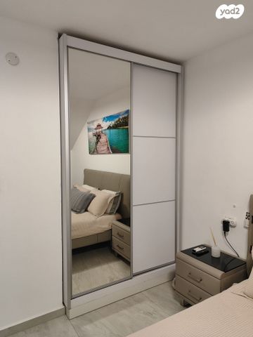 דופלקס, אדם - גבע בנימין