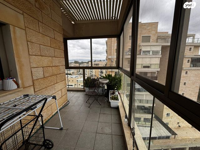 דירה, אהוד מנור, עכו