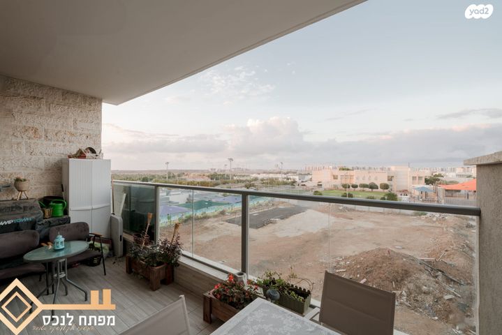 דירה, קטיף, נתיבות מערב, נתיבות