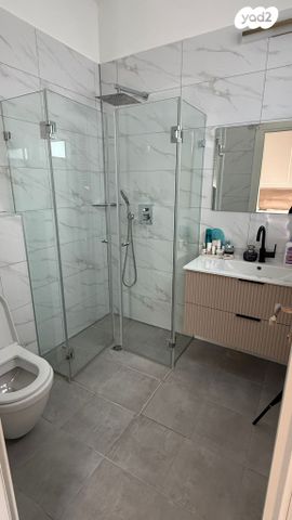 דירה, יעקב תמרי, חצרות המושבה, רחובות