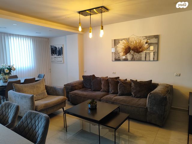 דופלקס, אדם - גבע בנימין