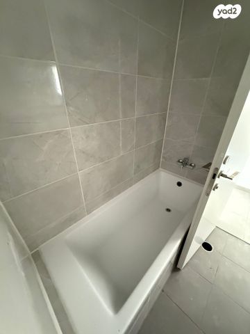 דירה, דרך ששת הימים, רחובות