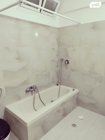 דירה, דרור, רמב"ם, ראשון לציון