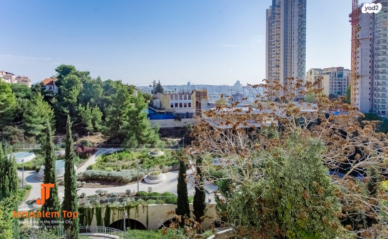 טריפלקס, פרץ ברנשטיין, רמת שרת, ירושלים