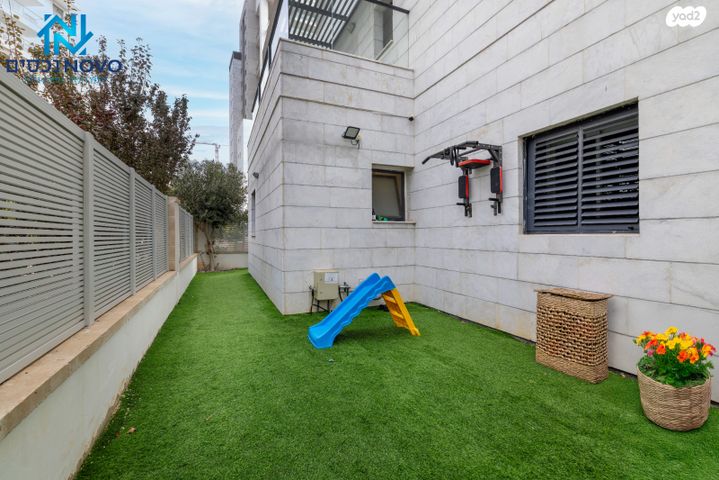 דירת גן, רחל המשוררת, יבנה