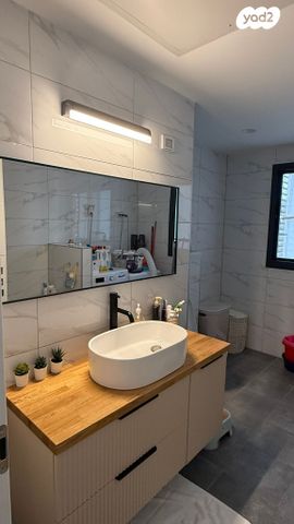 דירה, יעקב תמרי, חצרות המושבה, רחובות