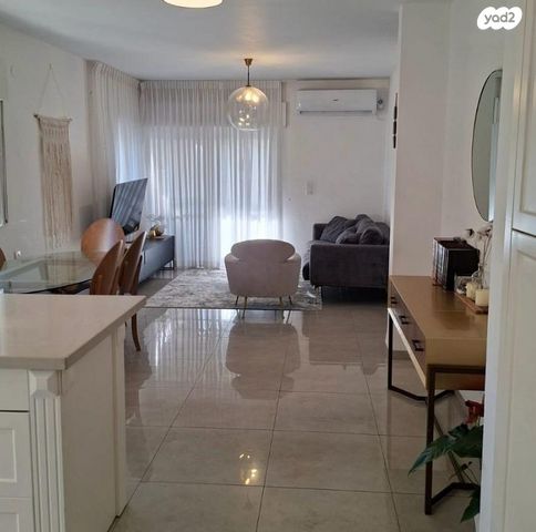 דירה, יוסף לוי, עיר, מרכז העיר, נהריה