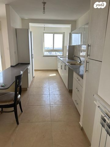 דירה, הרב עוזיאל, בית וגן, ירושלים