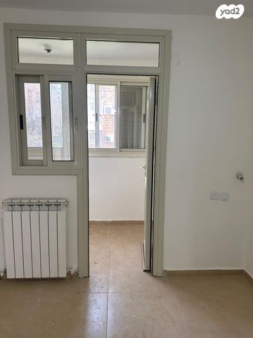 דירה, הרב עוזיאל, בית וגן, ירושלים