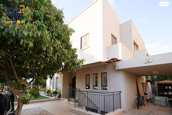 דו משפחתי, כפר יונה