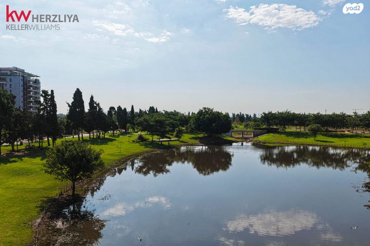 דירת גן, הרצליה