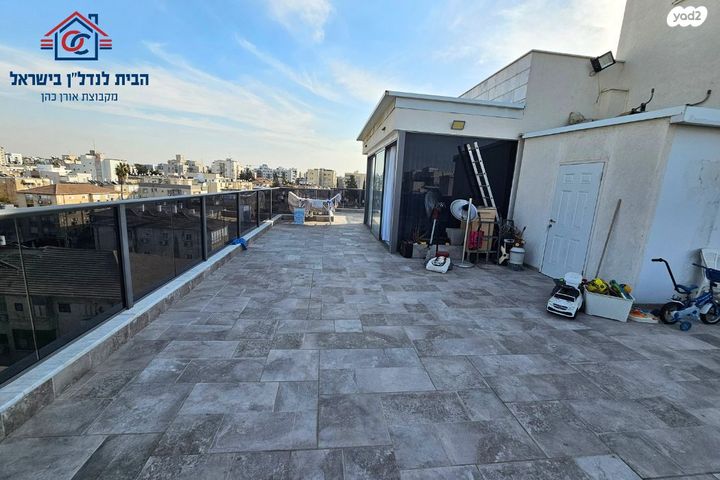 גג/ פנטהאוז, הדגל העברי, כצנלסון, ראשון לציון