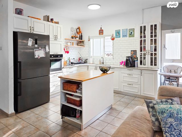 דירה, השקדים, מרכז העיר, סביניה, הוותיקה, קרית ביאליק