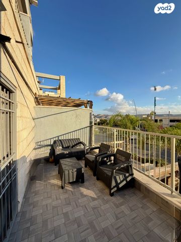 דירה, נחליאלי, סנסן, צור הדסה