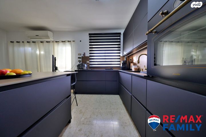 דירה, מנחם בגין 8, נווה גנים, קרית מוצקין