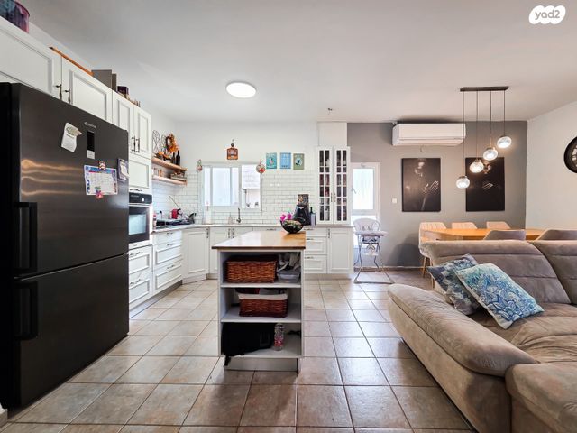 דירה, השקדים, מרכז העיר, סביניה, הוותיקה, קרית ביאליק