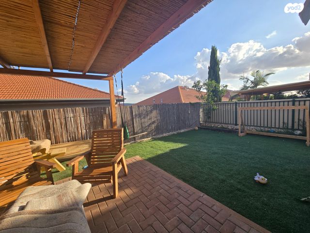 דו משפחתי, קרני שומרון