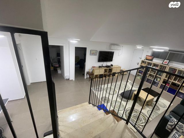 דו משפחתי, קדימה צורן