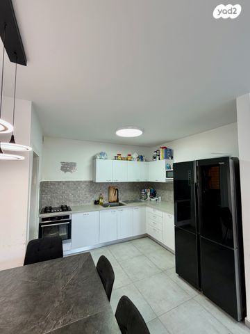 דירה, נחליאלי, סנסן, צור הדסה