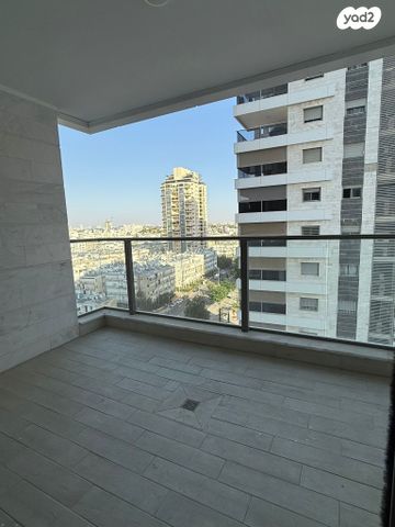 דירה, יעקב פיכמן, קרית אילון, חולון