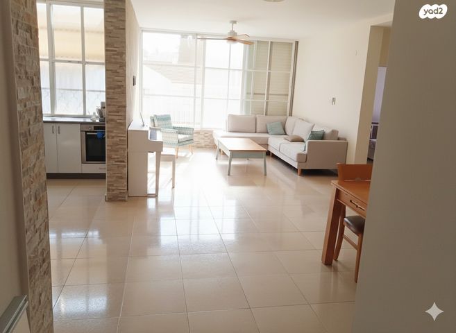 דירה, שדרות רוטשילד 9, מרכז העיר, חדרה