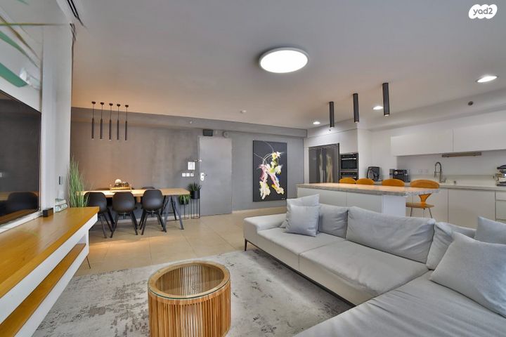 דירה, שלמה אלירז, ראשון לציון