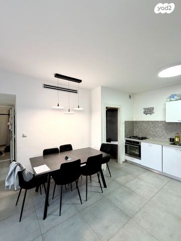 דירה, נחליאלי, סנסן, צור הדסה