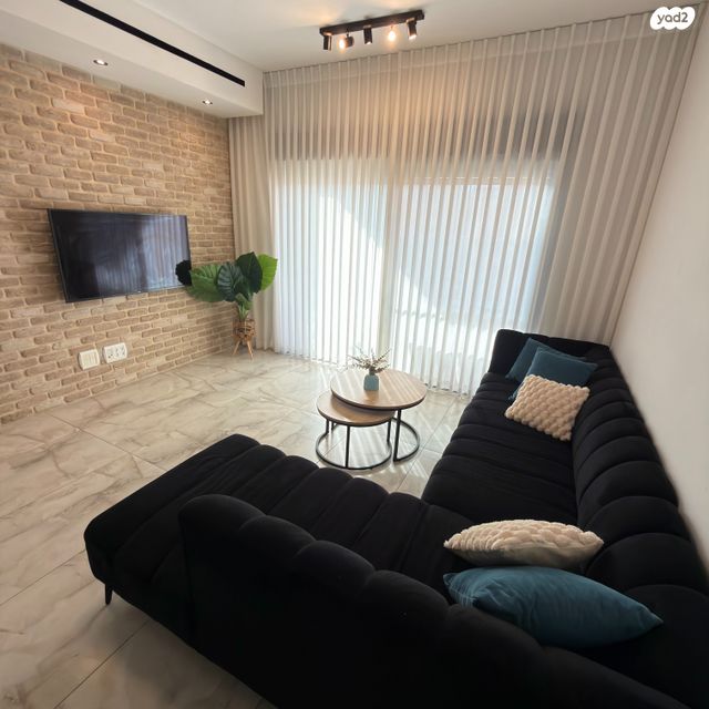 דירת גן, ברקת 27, אבני חן, חריש