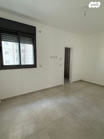 דירה, יעקב פיכמן, קרית אילון, חולון