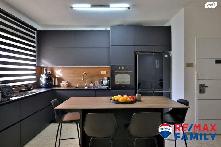 דירה, מנחם בגין 8, נווה גנים, קרית מוצקין