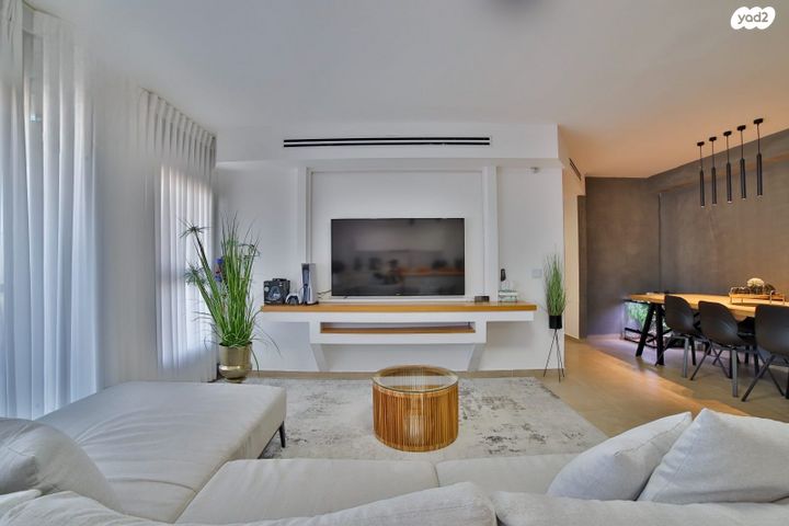 דירה, שלמה אלירז, ראשון לציון