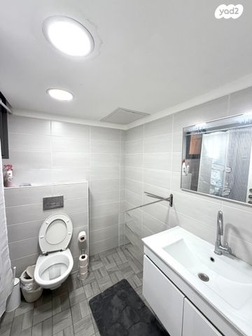 דירה, נחליאלי, סנסן, צור הדסה