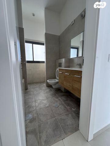 דירת גן, נווה זמר, רעננה