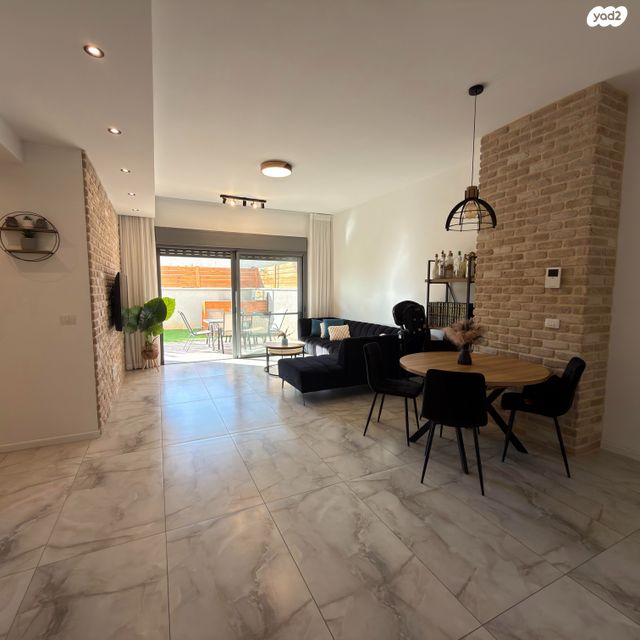 דירת גן, ברקת 27, אבני חן, חריש