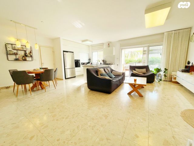 דירת גן, מנתור, מודיעין מכבים רעות