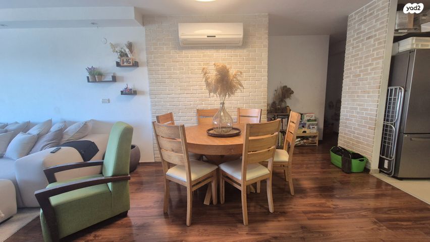 דירת גן, אורנית, אורנית