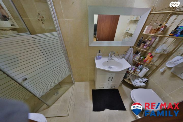 דירה, מנחם בגין 8, נווה גנים, קרית מוצקין