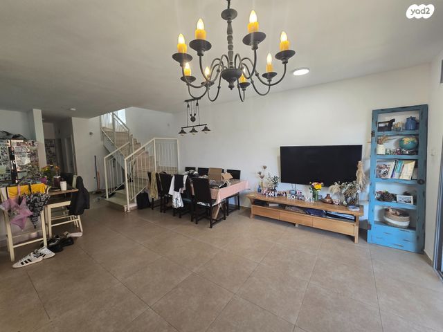 דו משפחתי, קרני שומרון